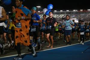 BIB: 4246, 6183, 40590, 4192, 42380, 40392, 43270
                            <button type="button" onclick="openModal(10680675)" class="btn btn-primary btn-sm float-right btn-popup" data-toggle="modal" data-target=".modal-high-quality">
                        <i class="fas fa-shopping-cart"></i> Add to Cart
                    </button>
                                            <button type="button" onclick="isThisMe(10680675, true)" class="btn btn-success btn-sm float-right btn-popup btn-isme hidden" data-toggle="tooltip" data-placement="bottom" title="นี่คือรูปของคุณใช่ไหม คลิกที่นี่เพื่อเอาเข้าอัลบั้ม">
                        <i class="fas fa-plus"></i> Add to album
                    </button>
                    <button type="button" onclick="isThisMe(10680675, false)" class="btn btn-warning btn-sm float-right btn-popup btn-isnotme hidden">
                        <i class="fas fa-ban"></i> Remove from album
                    </button>